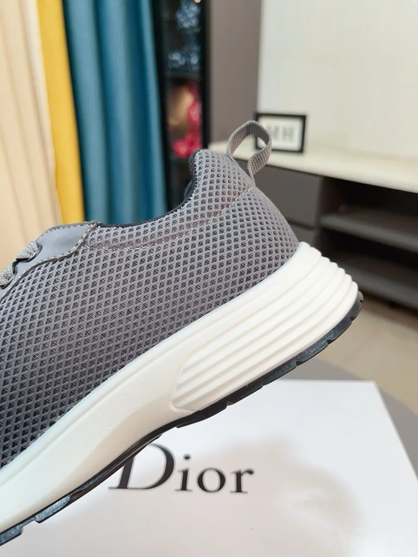 Ex-factory price 420🌹🌹【Dior】Best-selling model, world premiere on official website🔝High-end brand of men's shoes, latest series on official website: The upper is made of imported cowhide with specially designed fabrics➕Mesh breathable lining. Make walking more convenient and comfortable! Compared with the official quality, Midea’s 1:1 replica. Create a fashionable personality to set off your uniqueness! A must-have for trendy men! Classic style. Men's sizes: 38-44.